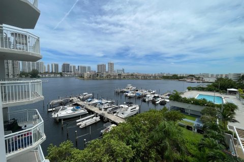 Condominio en venta en Aventura, Florida, 2 dormitorios, 149.11 m2 № 1306482 - foto 4