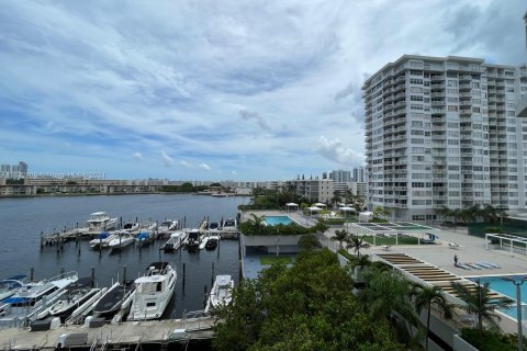 Condo in Aventura, Florida, 2 bedrooms  № 1306482 - photo 18