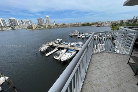 Condominio en venta en Aventura, Florida, 2 dormitorios, 149.11 m2 № 1306482 - foto 24