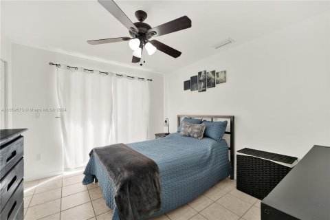 Casa en alquiler en Miami, Florida, 3 dormitorios, 173.08 m2 № 1370372 - foto 28