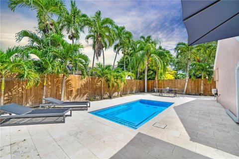 Casa en alquiler en Miami, Florida, 3 dormitorios, 173.08 m2 № 1370372 - foto 2