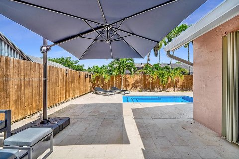 Casa en alquiler en Miami, Florida, 3 dormitorios, 173.08 m2 № 1370372 - foto 17