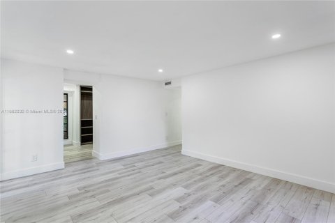 Copropriété à louer à Miami, Floride: 2 chambres, 142.88 m2 № 1370413 - photo 23