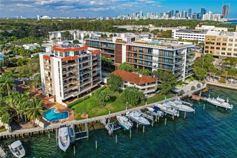 Condominio en alquiler en Miami, Florida, 2 dormitorios, 142.88 m2 № 1370413 - foto 28