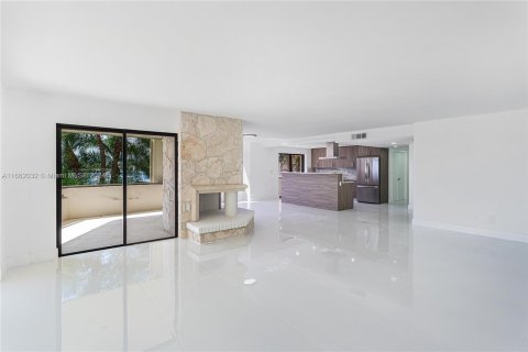 Condominio en alquiler en Miami, Florida, 2 dormitorios, 142.88 m2 № 1370413 - foto 13