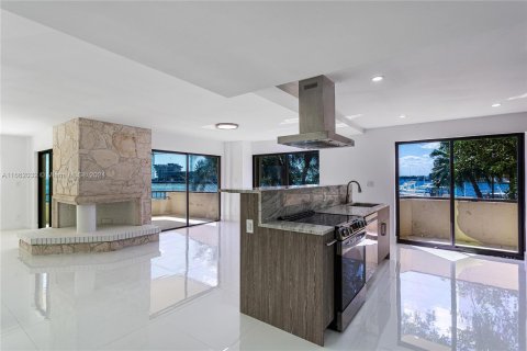 Condominio en alquiler en Miami, Florida, 2 dormitorios, 142.88 m2 № 1370413 - foto 5