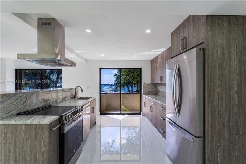 Copropriété à louer à Miami, Floride: 2 chambres, 142.88 m2 № 1370413 - photo 6