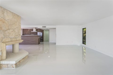 Condo in Miami, Florida, 2 bedrooms  № 1370413 - photo 14