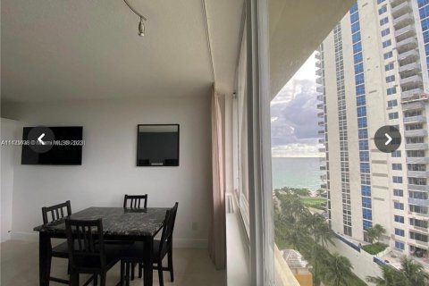 Condominio en alquiler en Sunny Isles Beach, Florida, 33.44 m2 № 634054 - foto 5