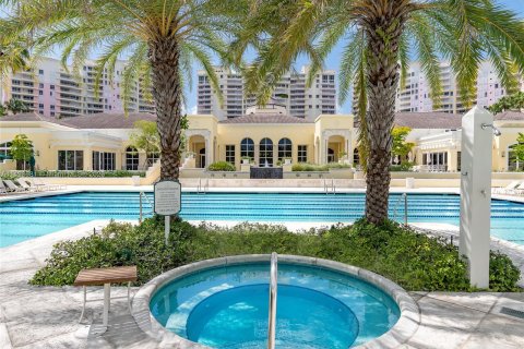 Condominio en venta en Key Biscayne, Florida, 3 dormitorios, 229.47 m2 № 863475 - foto 20