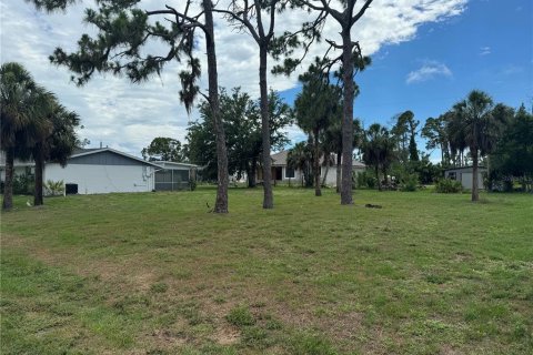 House in Port Charlotte, Florida 2 bedrooms, 120.77 sq.m. № 1254965 - photo 3