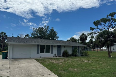 House in Port Charlotte, Florida 2 bedrooms, 120.77 sq.m. № 1254965 - photo 1