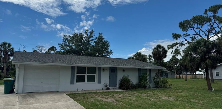 House in Port Charlotte, Florida 2 bedrooms, 120.77 sq.m. № 1254965