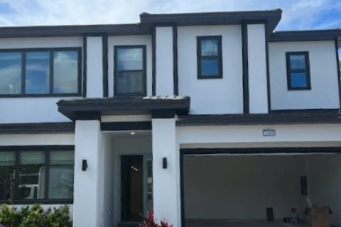 Casa en venta en Davenport, Florida, 12 dormitorios, 467.39 m2 № 922626 - foto 1