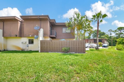 Townhouse in Lake Worth, Florida 3 bedrooms, 147.34 sq.m. № 1187607 - photo 17