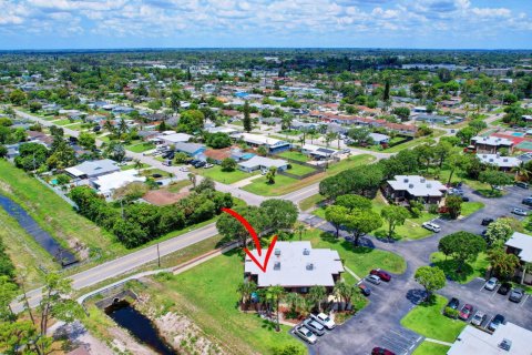 Touwnhouse à vendre à Lake Worth, Floride: 3 chambres, 147.34 m2 № 1187607 - photo 4