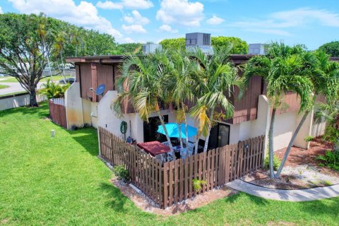 Townhouse in Lake Worth, Florida 3 bedrooms, 147.34 sq.m. № 1187607 - photo 14