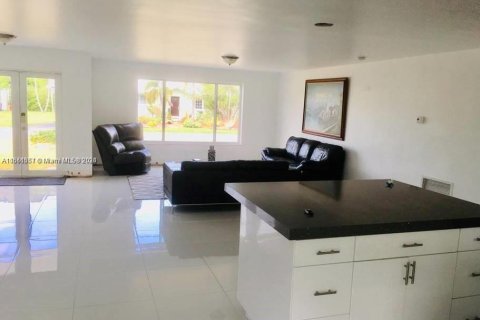 Villa ou maison à vendre à Palmetto Bay, Floride: 4 chambres, 343.46 m2 № 1098380 - photo 5