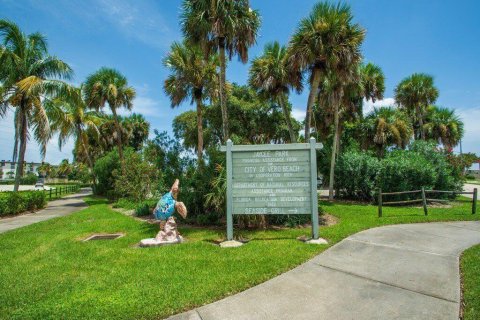 Condo in Vero Beach, Florida, 2 bedrooms  № 1221207 - photo 1