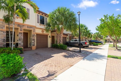 Townhouse in Coconut Creek, Florida 4 bedrooms, 148.09 sq.m. № 1172459 - photo 9