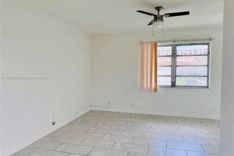 Condominio en alquiler en Hollywood, Florida, 1 dormitorio, 53.51 m2 № 1348584 - foto 6