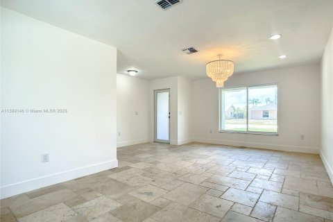 Casa en venta en Fort Myers, Florida, 3 dormitorios № 547575 - foto 20