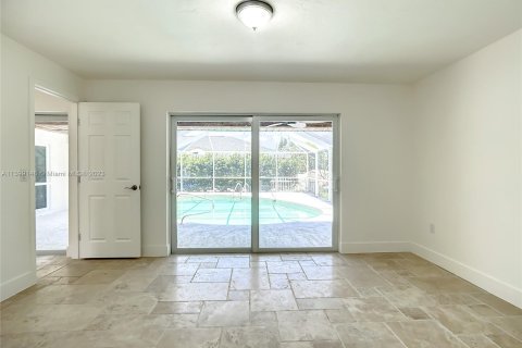 Casa en venta en Fort Myers, Florida, 3 dormitorios № 547575 - foto 4