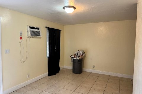 Commercial property in Pompano Beach, Florida № 972723 - photo 17