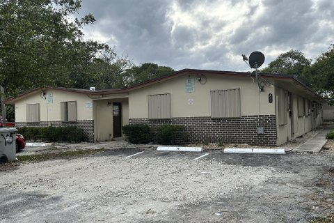 Immobilier commercial à vendre à Pompano Beach, Floride № 972723 - photo 1