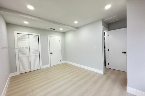 Immobilier commercial à vendre à Miami, Floride: 174.66 m2 № 1007132 - photo 27