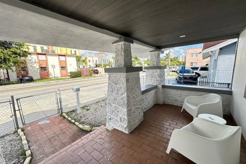 Immobilier commercial à vendre à Miami, Floride: 174.66 m2 № 1007132 - photo 7