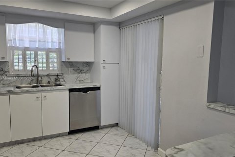 Copropriété à vendre à Hallandale Beach, Floride: 2 chambres, 99.41 m2 № 1388077 - photo 14