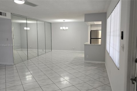 Copropriété à vendre à Hallandale Beach, Floride: 2 chambres, 99.41 m2 № 1388077 - photo 8