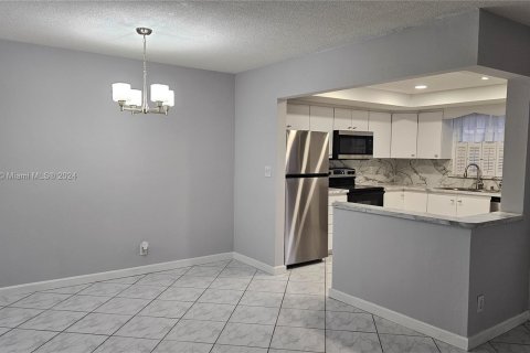 Copropriété à vendre à Hallandale Beach, Floride: 2 chambres, 99.41 m2 № 1388077 - photo 9