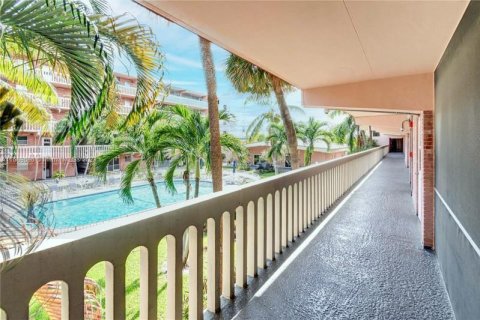 Copropriété à vendre à Hallandale Beach, Floride: 2 chambres, 99.41 m2 № 1388077 - photo 5