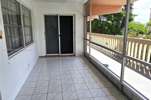 Copropriété à vendre à Hallandale Beach, Floride: 2 chambres, 99.41 m2 № 1388077 - photo 7