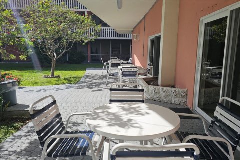 Copropriété à vendre à Hallandale Beach, Floride: 2 chambres, 99.41 m2 № 1388077 - photo 27