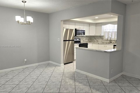 Copropriété à vendre à Hallandale Beach, Floride: 2 chambres, 99.41 m2 № 1388077 - photo 11