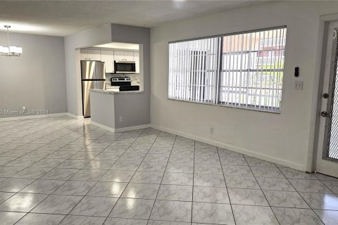 Copropriété à vendre à Hallandale Beach, Floride: 2 chambres, 99.41 m2 № 1388077 - photo 12