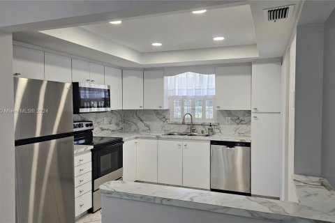 Copropriété à vendre à Hallandale Beach, Floride: 2 chambres, 99.41 m2 № 1388077 - photo 13