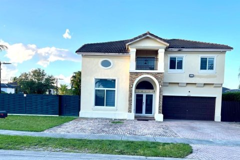 Casa en venta en Miami, Florida, 5 dormitorios, 256.87 m2 № 1398301 - foto 1