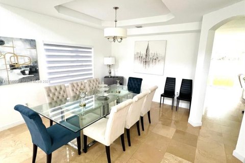 Casa en venta en Miami, Florida, 5 dormitorios, 256.87 m2 № 1398301 - foto 7