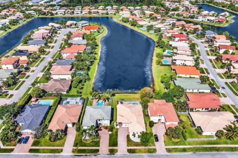 House in Royal Palm Beach, Florida 4 bedrooms, 225.57 sq.m. № 1132880 - photo 10