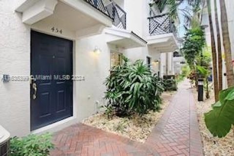 Townhouse in Fort Lauderdale, Florida 2 bedrooms, 158.86 sq.m. № 1305283 - photo 2