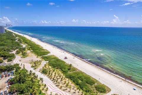 Condo in Miami Beach, Florida, 1 bedroom  № 1423003 - photo 17