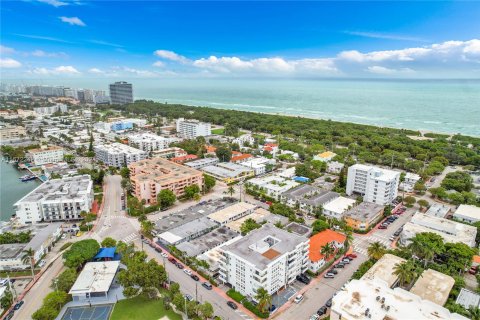 Condo in Miami Beach, Florida, 1 bedroom  № 1423003 - photo 2