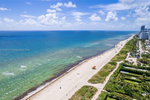 Condo in Miami Beach, Florida, 1 bedroom  № 1423003 - photo 18