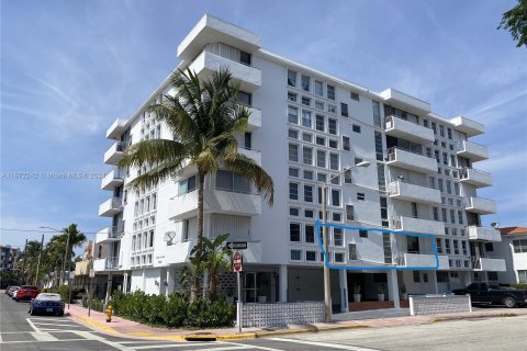 Condo in Miami Beach, Florida, 1 bedroom  № 1423003 - photo 4