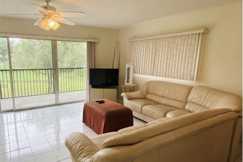 Condo in Pembroke Pines, Florida, 2 bedrooms  № 1331008 - photo 4