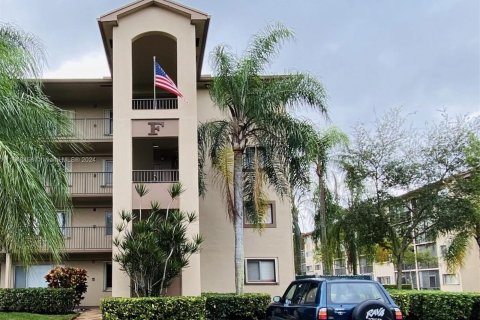 Condo in Pembroke Pines, Florida, 2 bedrooms  № 1331008 - photo 16